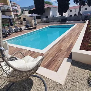 Mestrovic With Heated Swiming Pool- Near Split Croatie