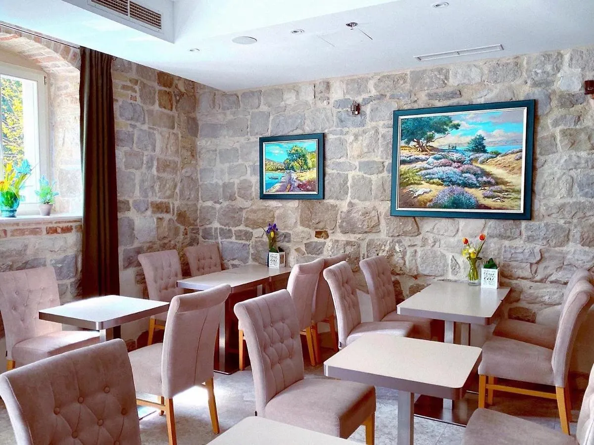 Benjamin Hotel Kaštela 3*,  Croácia