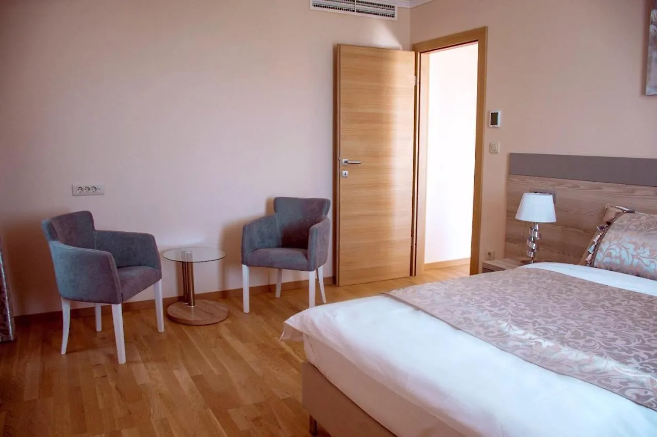 ***  Benjamin Hotel Kaštela Croácia
